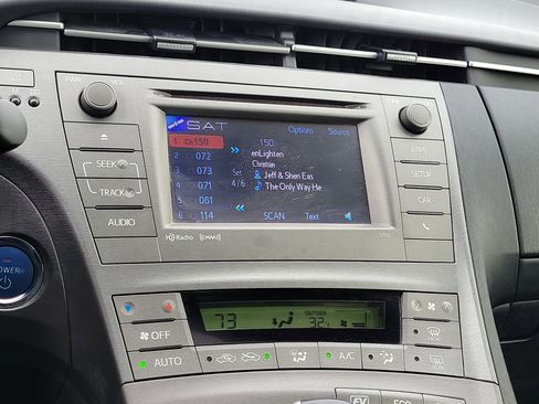 Used 2015 Toyota Prius Three image 32