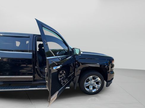 Used 2018 Chevrolet Silverado 1500 LTZ Z71 w/ LTZ Plus Package AWD/4WD image 10