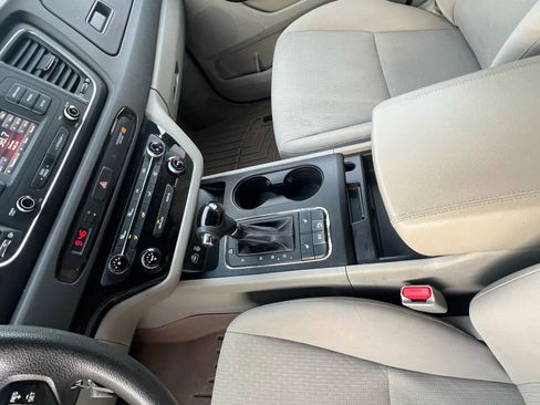 Used 2016 Kia Sedona LX w/ Option Group 020 image 25