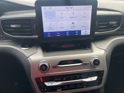 Used 2022 Ford Explorer XLT w/ Equipment Group 202A image 7