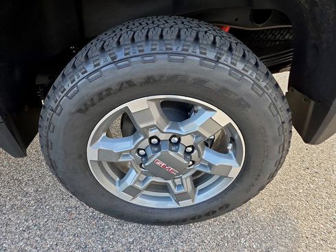 New 2026 GMC Sierra 2500 SLT w/ SLT Premium Package AWD/4WD image 34