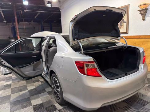 Used 2012 Toyota Camry LE FWD image 13