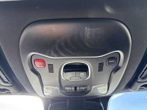 Used 2021 Jeep Renegade Latitude w/ Sun & Sound Group image 24