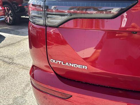 New 2025 Mitsubishi Outlander SE image 5