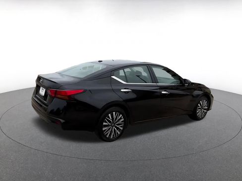 Used 2025 Nissan Altima 2.5 SV image 14