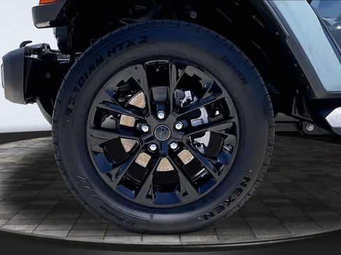 Used 2025 Jeep Wrangler Unlimited Sahara AWD/4WD image 32