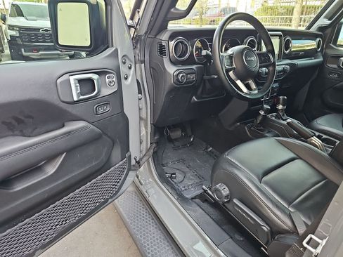 Used 2020 Jeep Wrangler Unlimited Sahara AWD/4WD image 10