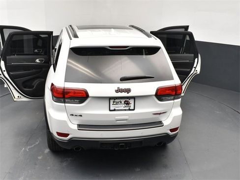 Used 2017 Jeep Grand Cherokee Trailhawk w/ Trailhawk Luxury Group image 29