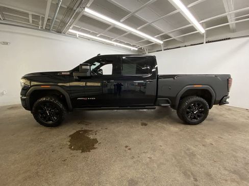 Used 2025 GMC Sierra 3500 AT4 w/ AT4 Premium Plus Package image 3