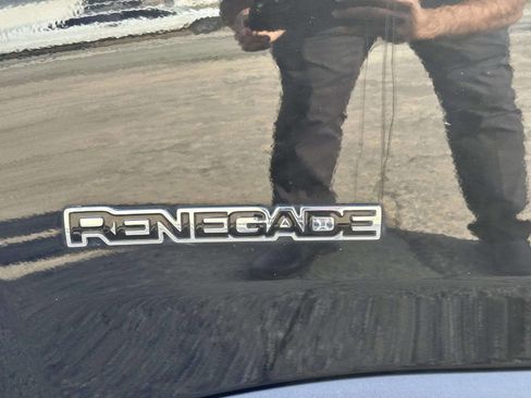 Used 2019 Jeep Renegade Latitude image 34