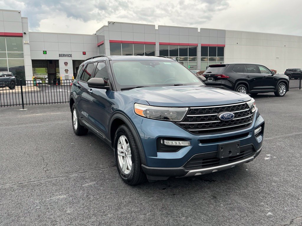 Used 2020 Ford Explorer XLT w/ Equipment Group 202A AWD/4WD image 3