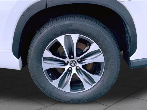 Used 2023 Toyota Highlander XLE FWD image 10