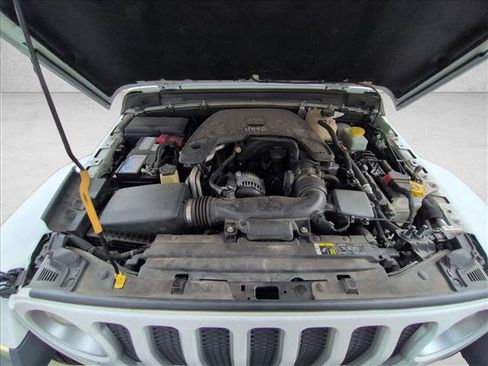 Used 2018 Jeep Wrangler Unlimited Sahara AWD/4WD image 13