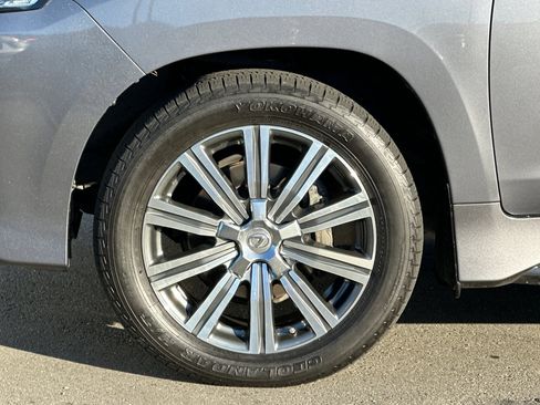 Used 2017 Lexus LX 570 4WD image 11