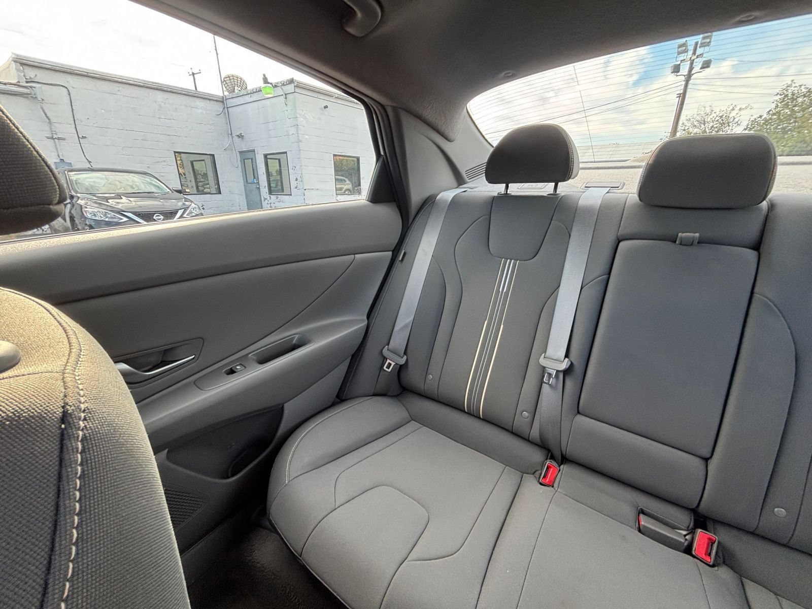 Used 2025 Hyundai Elantra SEL FWD image 40