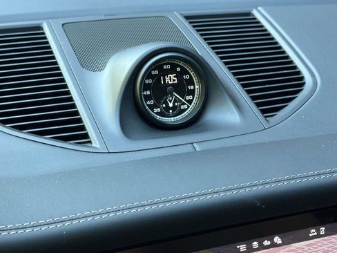 Certified 2025 Porsche Macan Premium Pack Plus image 25