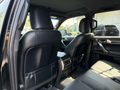 Used 2023 Lexus GX 460 Luxury w/ Accessory Package AWD/4WD image 12
