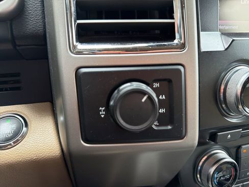 Used 2015 Ford F150 Lariat w/ Equipment Group 502A Luxury AWD/4WD image 22