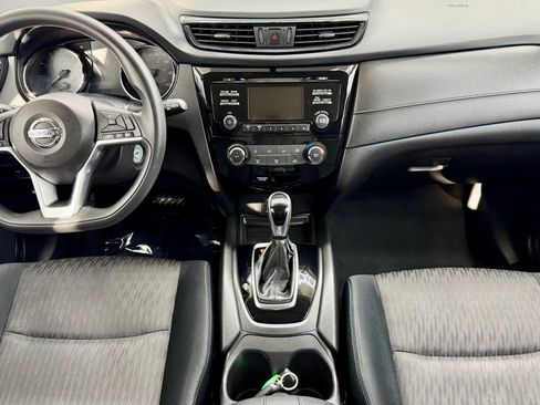 Used 2017 Nissan Rogue S image 18