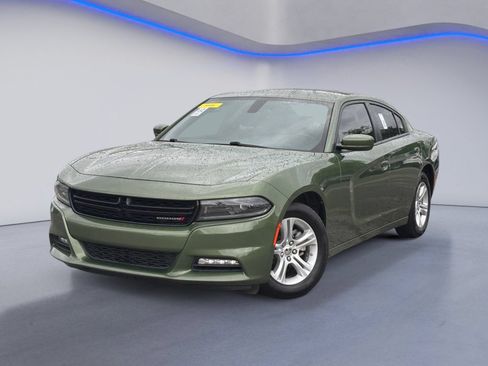 Used 2022 Dodge Charger SXT w/ Driver Convenience Group RWD image 2