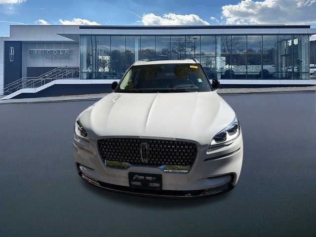 Used 2023 Lincoln Aviator Reserve w/ Equipment Group 201A RWD image 2