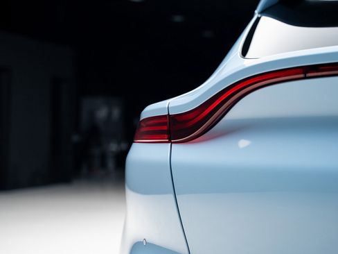 Used 2023 Aston Martin DBX image 26