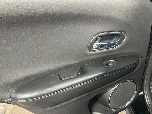 Used 2018 Honda HR-V EX image 12