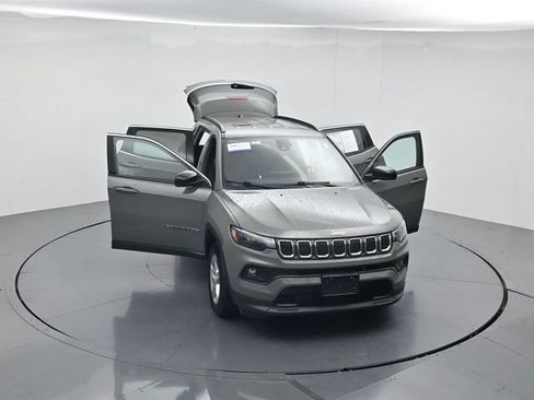 Used 2024 Jeep Compass Latitude AWD/4WD image 49