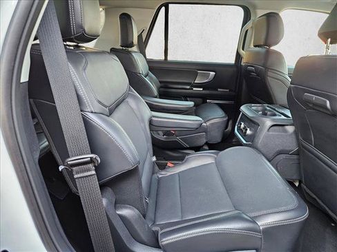 Used 2025 Ford Expedition Platinum AWD/4WD image 15