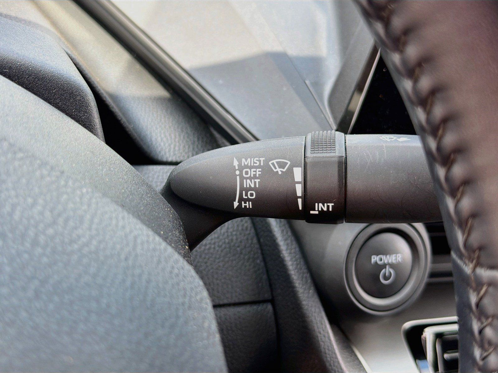Used 2025 Toyota Prius LE FWD image 18
