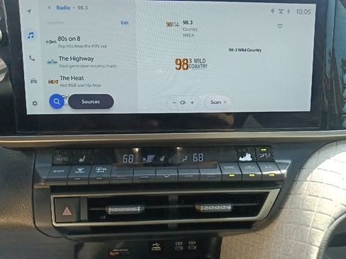 Used 2025 Toyota Camry XLE FWD image 21