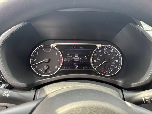 Used 2025 Nissan Sentra SV FWD image 34