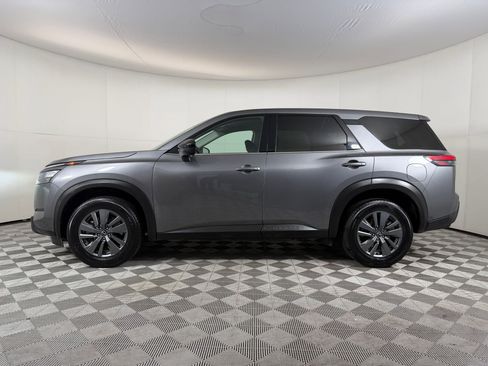 Used 2024 Nissan Pathfinder S AWD/4WD image 2