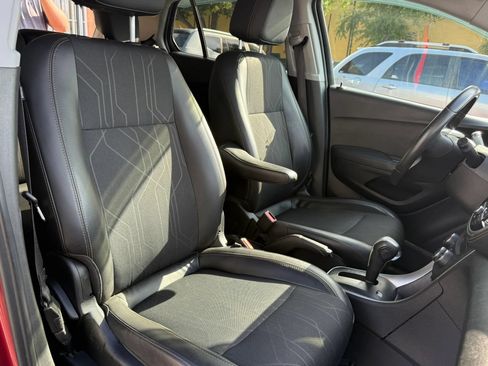 Used 2018 Chevrolet Trax LT w/ LT Convenience Package FWD image 14