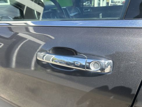 Used 2018 Jeep Grand Cherokee Limited image 11