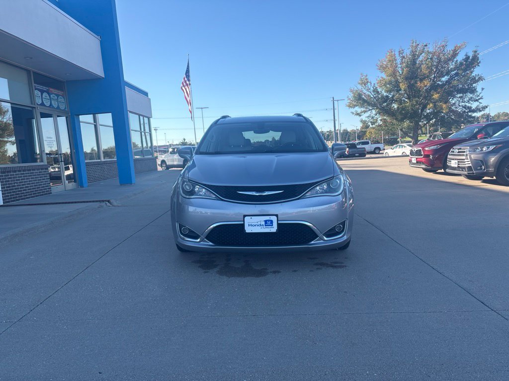 Used 2019 Chrysler Pacifica Touring-L Plus FWD image 2