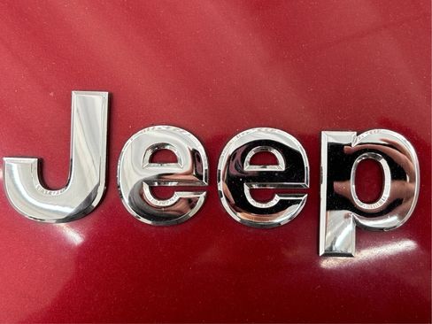 Used 2017 Jeep Cherokee Latitude AWD/4WD image 33