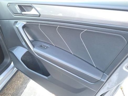 Used 2024 Volkswagen Tiguan SE image 23