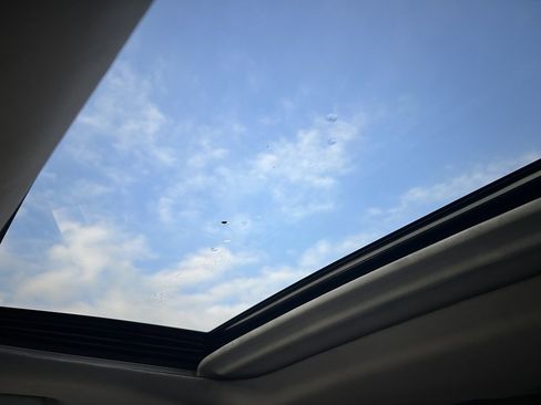 Used 2020 Toyota Highlander XLE image 16