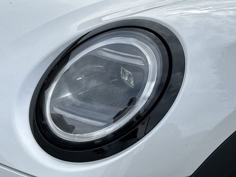 Certified 2025 MINI Cooper 2-Door Hardtop image 9