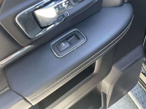 Used 2014 RAM 1500 Laramie w/ Convenience Group AWD/4WD image 17