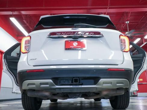 Used 2021 Ford Explorer XLT w/ Equipment Group 202A RWD image 33