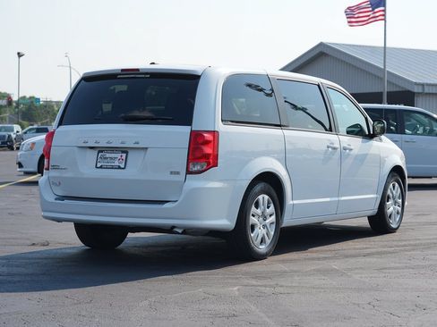 Used 2018 Dodge Grand Caravan SE w/ UConnect Hands-Free Group FWD image 3