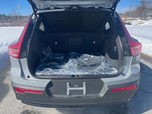 New 2026 Volvo XC40 B5 Ultra w/ Climate Package AWD/4WD image 7