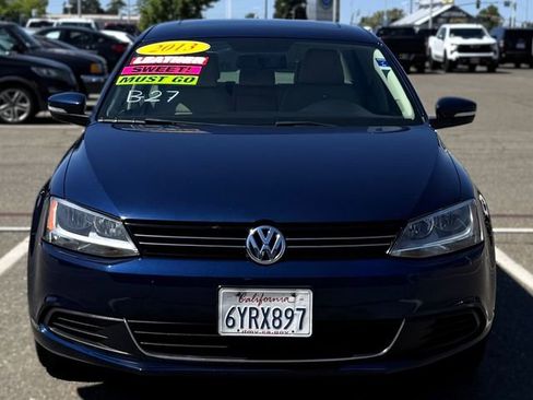 Used 2013 Volkswagen Jetta SE FWD image 2