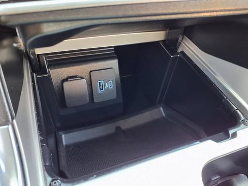Used 2022 Ford Explorer XLT w/ Equipment Group 202A AWD/4WD image 10