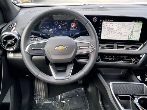 Used 2025 Chevrolet Equinox LT w/ Safety and Technology Package image 5