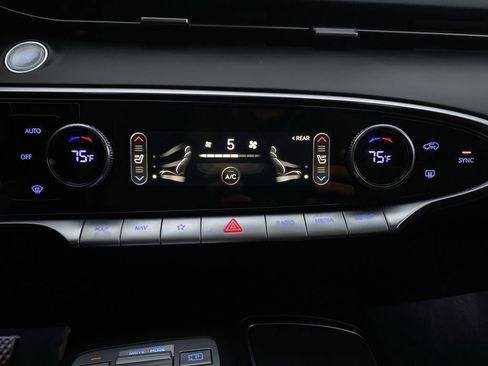 Used 2022 Genesis GV70 2.5T w/ Select Package image 10