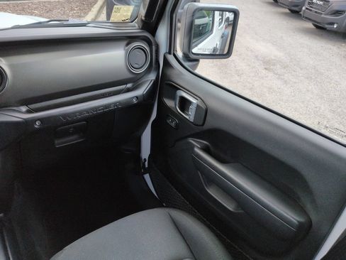 Used 2023 Jeep Wrangler Unlimited Sport AWD/4WD image 17