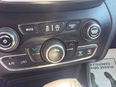 Used 2021 Jeep Cherokee Latitude Plus w/ Mopar Interior Package AWD/4WD image 16